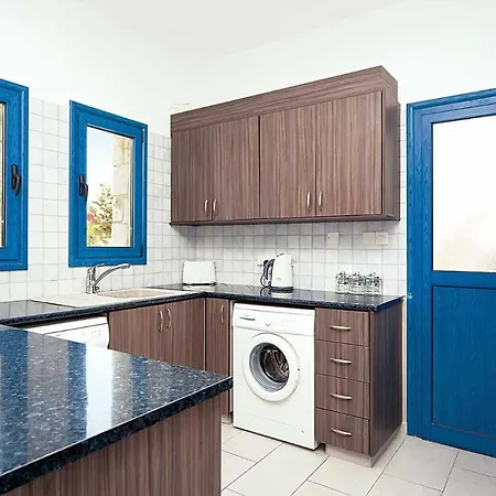 Villa Luxury Coral Bay - Coral Olympus Artemis - 4 Bedroom - Private Swimming Pool - Location
