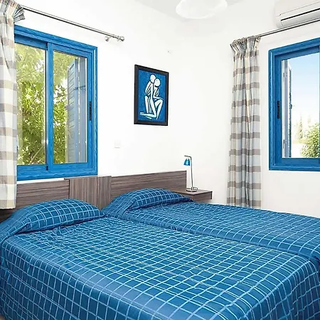 Luxury Coral Bay - Coral Olympus Artemis - 4 Bedroom - Private Swimming Pool - Location * Peyia